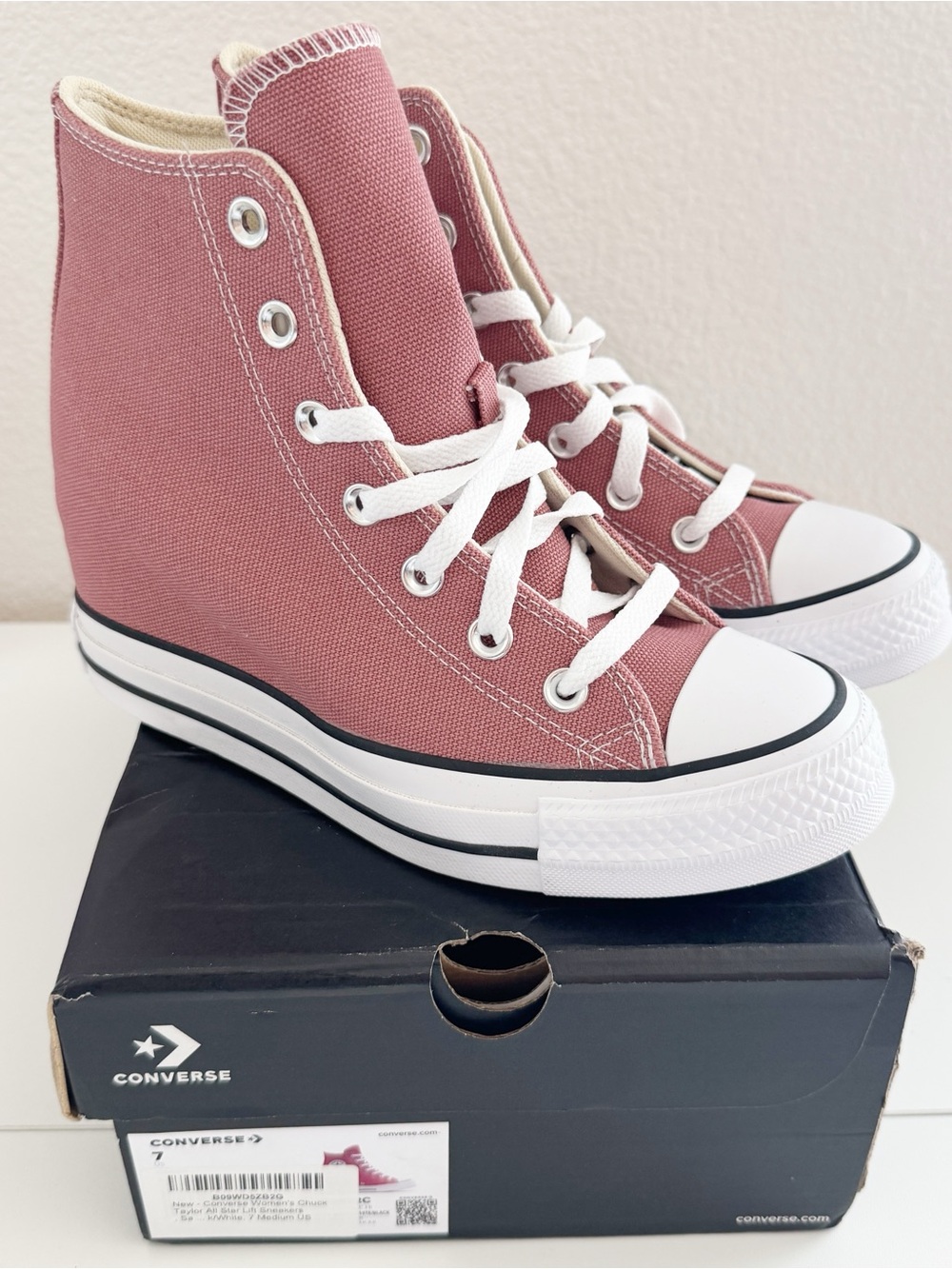 Converse Women's Chuck Taylor All Star Lift Pink Sneakers Size 7